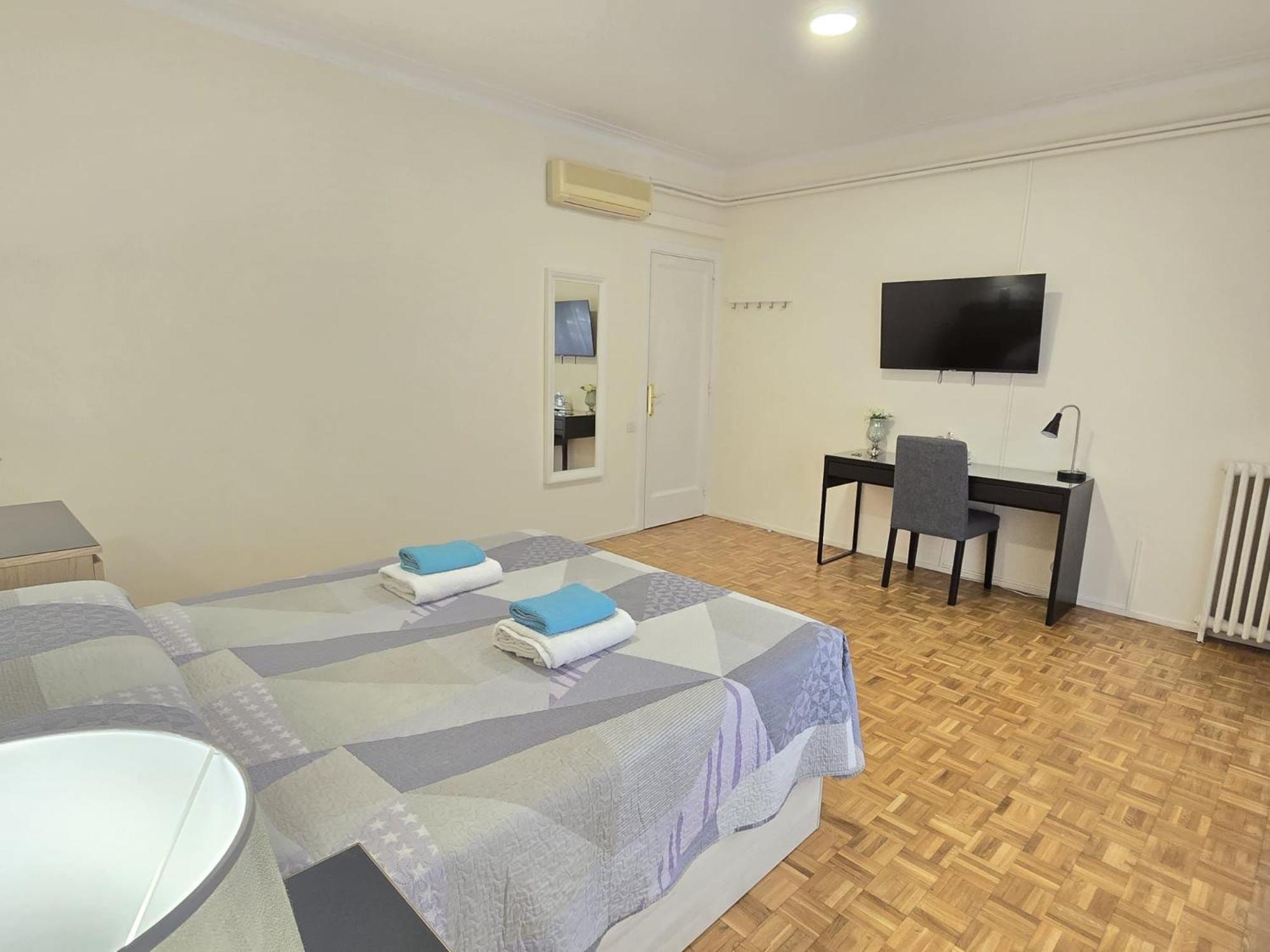 Rooms Villaroel Barcelona Exterior photo